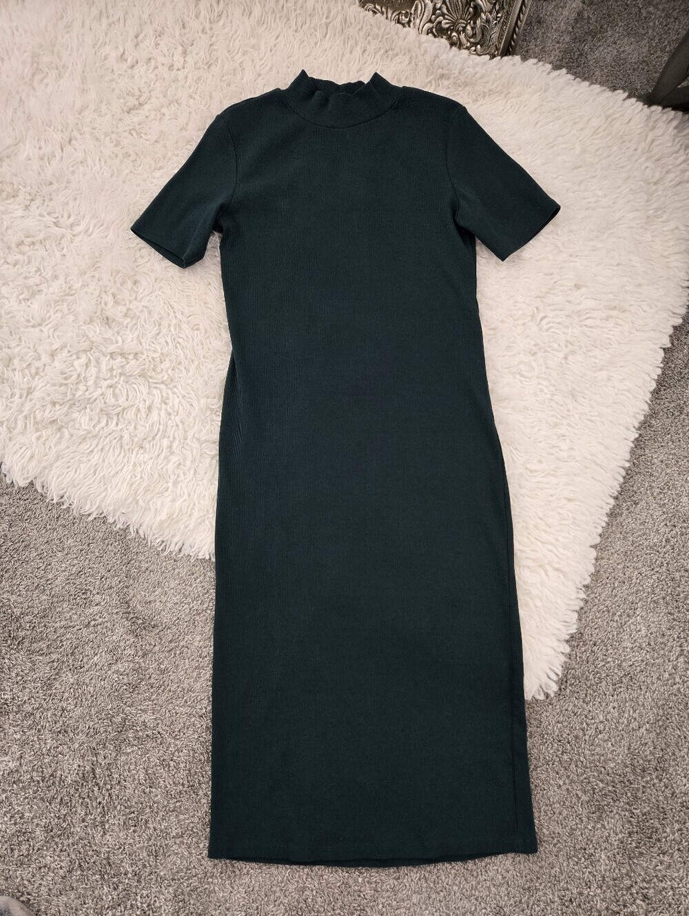 Zara Ribbed Mock Neck Short-Sleeve Midi Dress in dark forest green. Size Large.